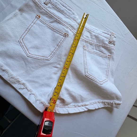 TWFS Distressed White Jean Shorts, Hip Cutout, with Flower Appliques - XS - Picture 12 of 13